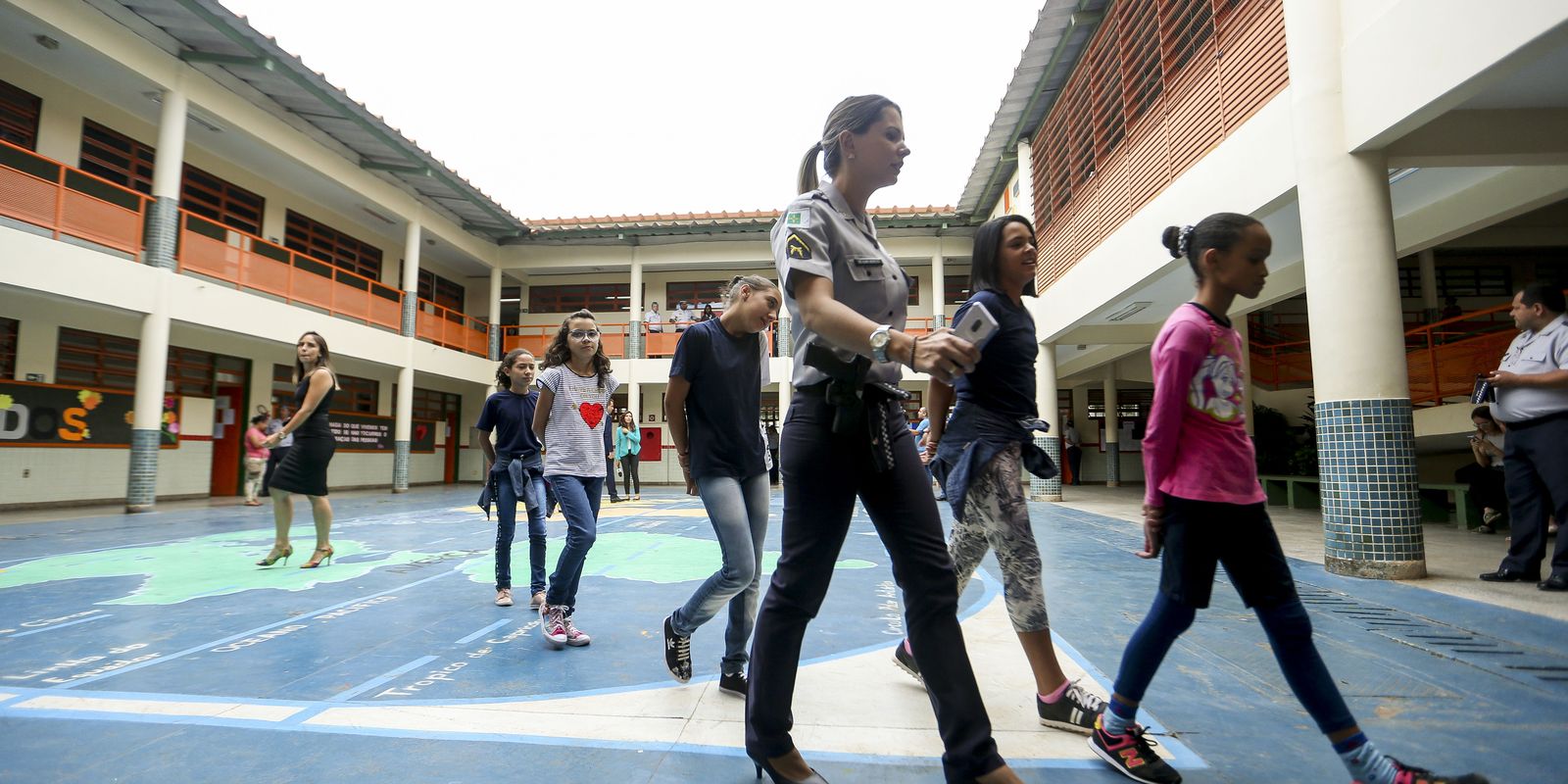 Estudantes se articulam contra o modelo cívico-militar em Minas Gerais Estudantes se articulam contra o modelo cívico-militar em Minas Gerais