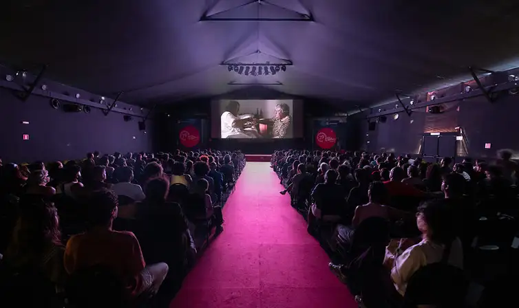 01/02/2026 - Mostra de Cinema de Tiradentes encerra 29ª edição com vitória de “Anistia 79” no júri oficial e popular. Foto: Divulgação/Universo