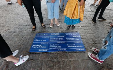 São Paulo SP 01/12//2023 - Familiares de mortos na chacina de Paraisópolis fazem ato na Avenida Paulista, em frente ao Masp. Foto Paulo Pinto/Agência Brasil