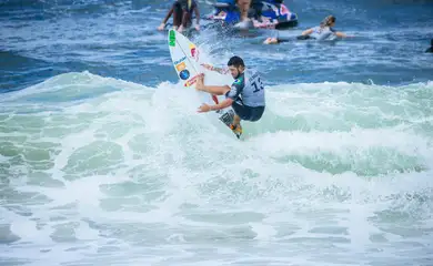 surfe, newcastle, adriano de souza, wsl, australia