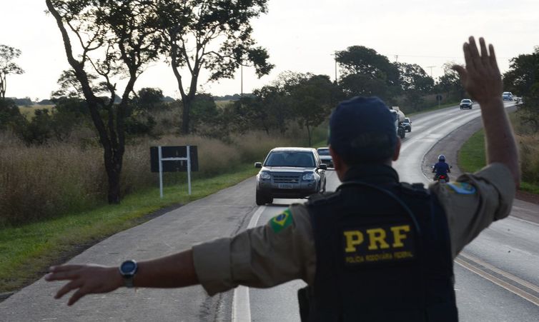 Operação Rodovida Prf Reforça Policiamento Nas Estradas Do País Ebc