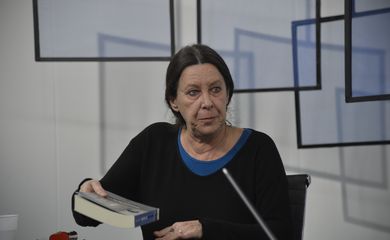 A jornalista brasileira Guila Flint 