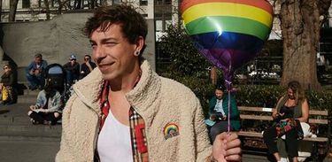Di Ferrero antecipa comemoração do Dia do Orgulho LGBTI nas redes sociais