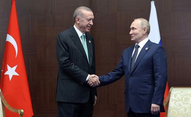 Turkish President Erdogan meets with Russian President Putin in Astana