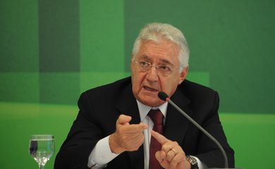 O ministro da Secretaria da Micro e Pequena Empresa (SMPE), Guilherme Afif Domingos, apresenta dados de adesão ao Simples Nacional do exercício 2015 (Elza Fiúza/Agência Brasil)