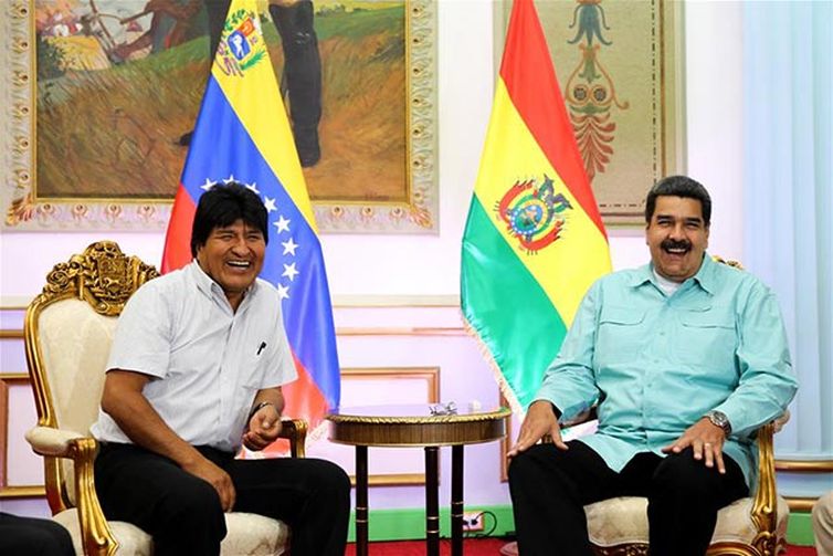 Nicolás Maduro e Evo Morales durante encontro no Palácio de Miraflores, sede do governo venezuelano, em Caracas