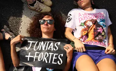 São Paulo (SP), 07/12/2015 - Ato nacional pelo fim da violência contra as mulheres, com o tema Basta de feminicídio. Queremos as mulheres vivas!, na Avenida Paulista.  Foto: Rovena Rosa/Agência Brasil