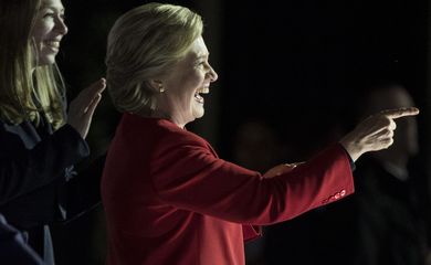 Na véspera da votação norte-americana, Hillary Clinton participou de comício na Philadelphia