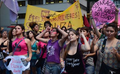 São Paulo - Uma manifestação pelo direito das mulheres ao aborto percorreu ruas da região central da capital paulista e ocupou o Masp (Rovena Rosa/Agência Brasil)