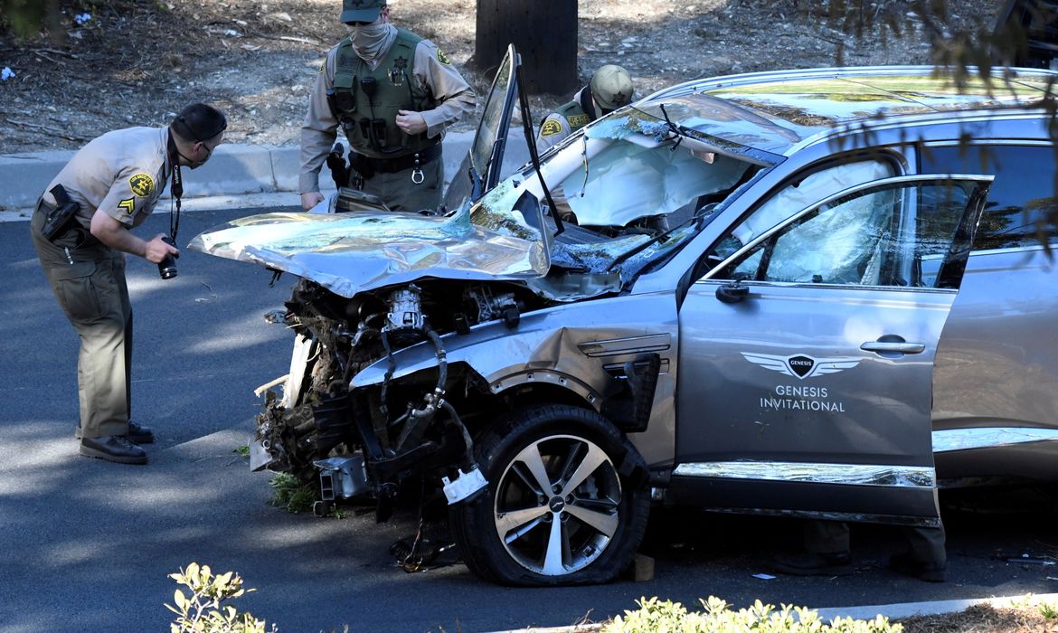 Carro de Tiger Woods após acidente em Los Angeles - golfe