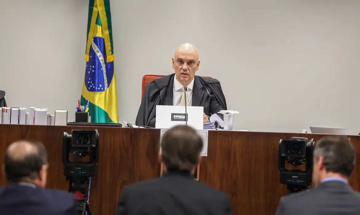 Brasília (DF), 10/06/2025 - O ex presidente Jair Bolsonaro (c) durante depoimento da 1 turma do STF.
O ministro do Supremo Tribunal Federal (STF) Alexandre de Moraes começa a ouvir os réus do núcleo 1 na ação da trama golpista, os interrogatórios ocorrerão presencialmente na sala de julgamentos da primeira turma da corte 
Foto: Valter Campanato/Agência Brasil