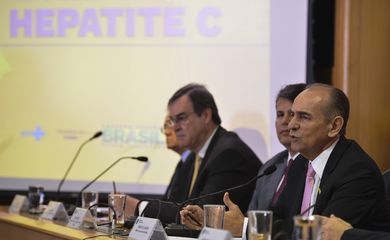 Brasília - O ministro da Saúde, Marcelo Castro, durante o lançamento dos medicamentos para Hepatite C (Elza Fiuza /Agência Brasil)