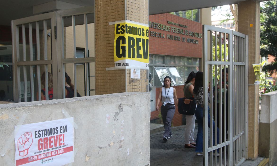 São Paulo (SP), 16/04/2024 - Fachada da Escola Paulista de Medicina da Universidade Federal de São Paulo - Unifesp, em Vila Clementino, durante greve nacional por reajuste salarial. Foto: Rovena Rosa/Agência Brasil