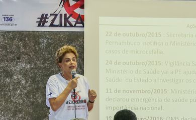 Juazeiro (BA) - A presidenta Dilma Rousseff dá aula sobre combate ao Aedes aegypti para alunos do Colégio da Polícia Militar Alfredo Vianna, como parte da Campanha Zika Zero nas Escolas (Roberto Stuckert Filho/PR)