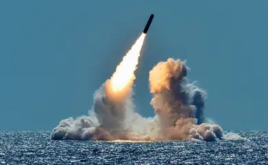 FILE PHOTO: An unarmed Trident II D5 missile is test-launched from the Ohio-class U.S. Navy ballistic missile submarine USS Nebraska off the coast of California, U.S. March 26, 2018. Picture taken March 26, 2018. U.S. Navy/Mass Communication Specialist 1st Class Ronald Gutridge/Handout via REUTERS.   ATTENTION EDITORS - THIS IMAGE WAS PROVIDED BY A THIRD PARTY /File Photo