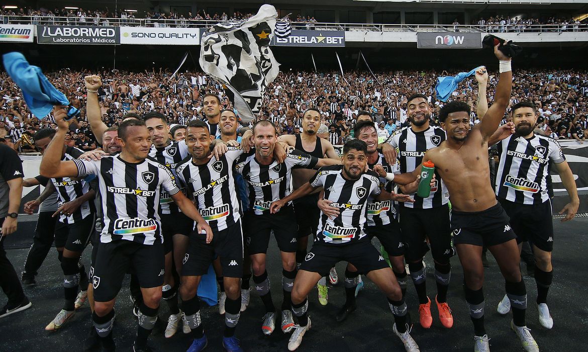 Botafogo vence de virada Operário-PR no NIlton Santos e garante presença na Série A do Brasileiro em 2022
