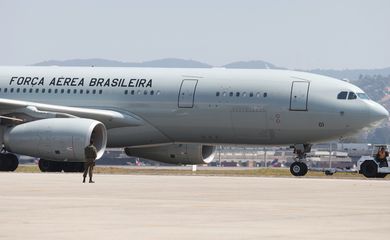 Guarulhos (SP) 06/10/2024  Brasileiros que estavam no Líbano, desembarcam do avião KC-30 da FAB,na Base Aérea de São Paulo  na Operação “Raizes do Cedro” em Guarulhos. Foto Paulo Pinto/Agencia Brasil