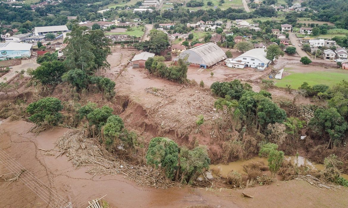 colinas (RS), 19/05/2024 – CHUVAS RS- Destruição -  O rio Taquari subiu 24 metros nos últimos dias causando destruição na pequena cidade de Colinas. Foto: Rafa Neddermeyer/Agência Brasil