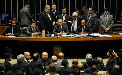 Presidente da Câmara, deputado Eduardo Cunha, comenta em Plenário incidente envolvendo senadores brasileiros em Caracas, na Venezuela (Fabio Rodrigues Pozzebom/Agência Brasil)
