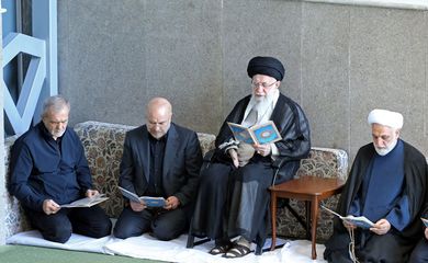 Líder supremo do Irã Ali Khamenei em Teerã
 4/10/2024  WANA (West Asia News Agency)/Divulgação via REUTERS