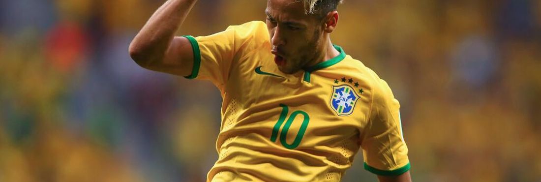 Neymar comemora gol feito na partida contra Camarões