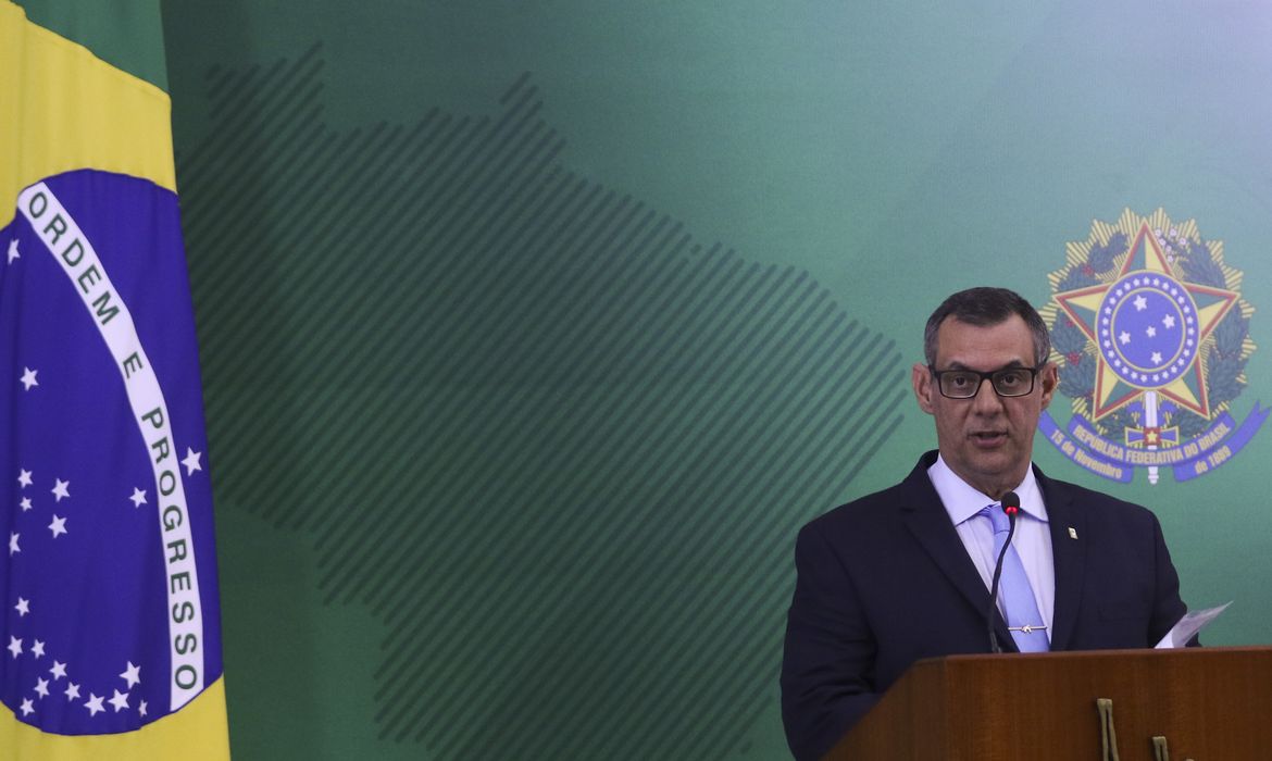 O porta-voz da Presidência da República, Otávio Rêgo Barros, fala à imprensa, no Palácio do Planalto