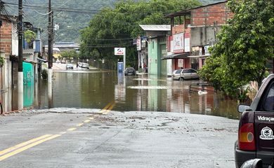 Ubatuba (SP), 05/04/2025 - Rua alagada após forte chuva. Foto: Prefeitura Municipal de Ubatuba/Divulgação