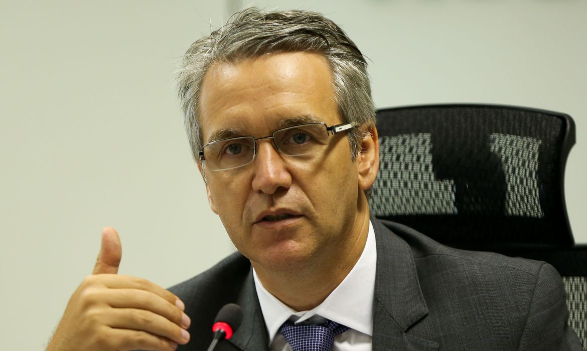 Brasília - O subsecretário de Fiscalização da Receita Federal, Iágaro Jung Martins, anuncia o plano de ações da fiscalização da Receita para 2018  (Marcelo Camargo/Agência Brasil)