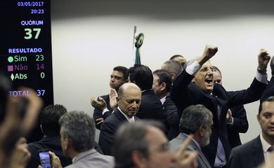 Brasília - Deputados aprovam parecer da Reforma da Previdência, por 23 votos a 14, na comissão especial (Fabio Rodrigues Pozzebom/Agência Brasil)