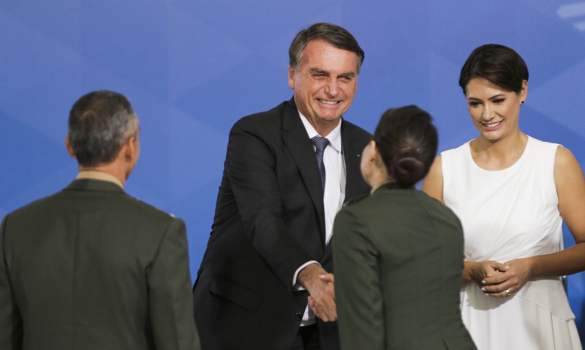 O presidente da República,Jair Bolsonaro, e a primeira-dama, Michele Bolsonaro, durante a cerimônia de cumprimentos aos oficiais-generais promovidos, no Palácio do Planalto