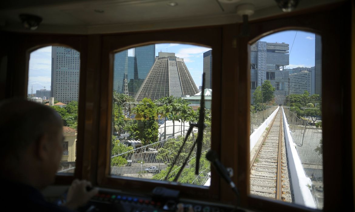 Rio de Janeiro - Bonde de Santa Teresa inicia testes em trecho desativado desde o acidente de  agosto de 2011, entre o Largo do Curvelo e o Largo dos Guimarães (Tânia Rêgo/Agência Brasil)