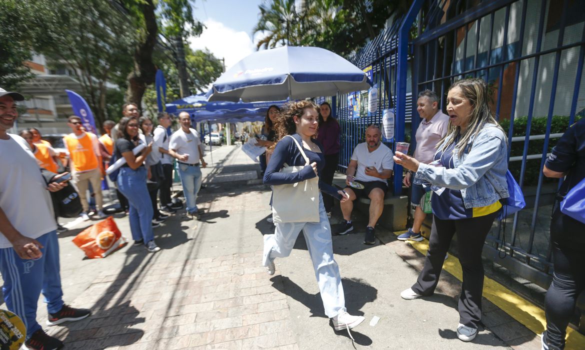 São Paulo (SP), 10/11/2024 - Estudantes  no segundo dia de provas do ENEM na UNIP Vergueiro em São Paulo. Foto: Paulo Pinto/Agência Brasil