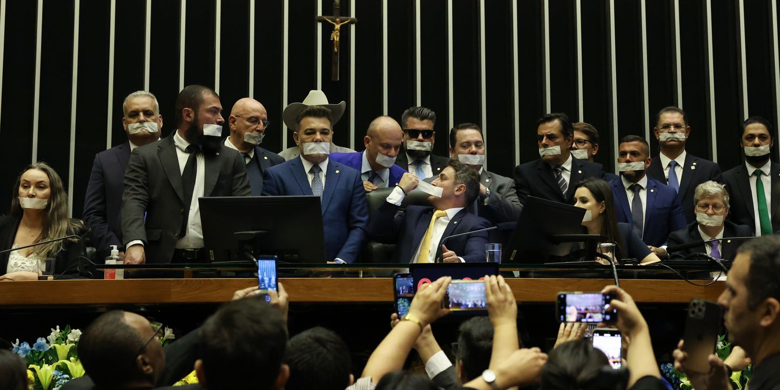 Oposição mantém ocupação no Senado contra prisão de Bolsonaro