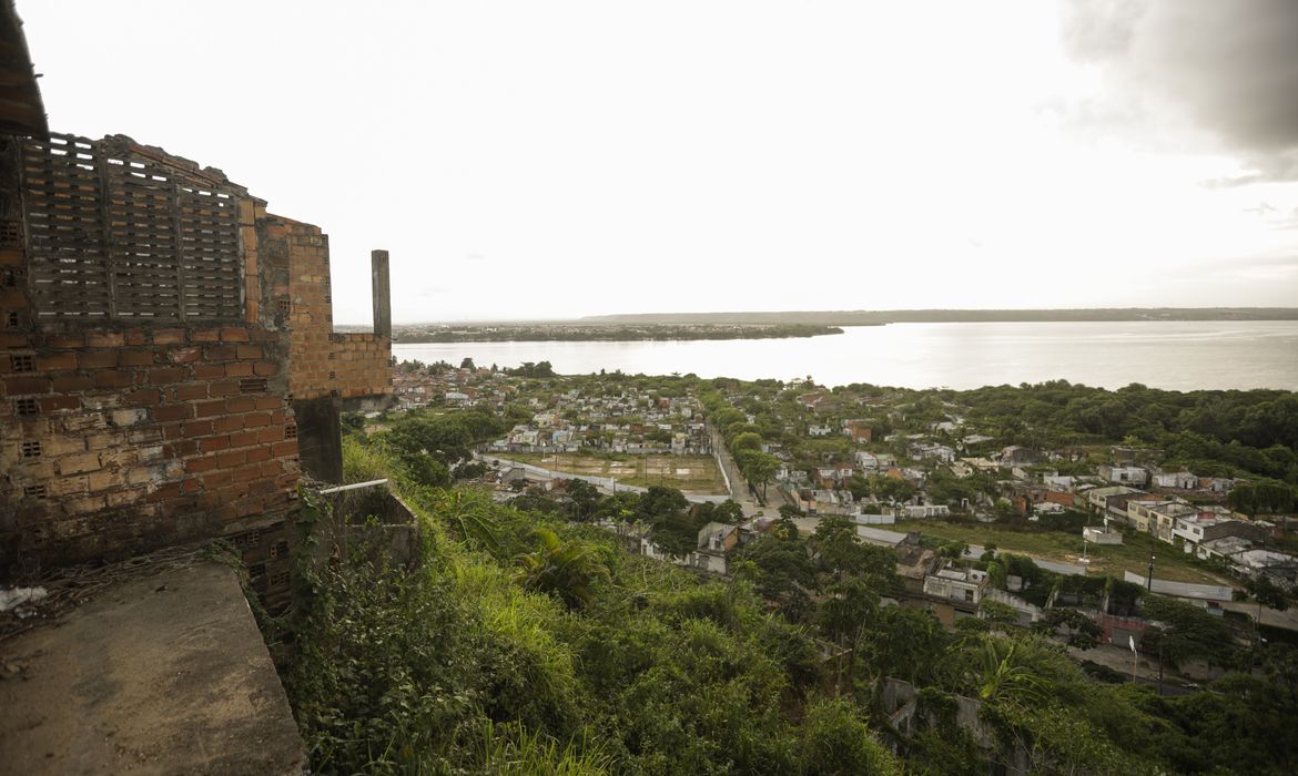 Maceió (AL) 15/12/2023 – Bairro fantasma do Bomparto que fica nas proximidades da
mina n°18 da mineradora Baskem na lagoa de Mundaú.
Foto: Joédson Alves/Agência Brasil