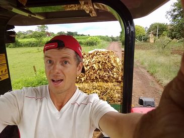  De forma caseira, Giovane Weber desabafa em seus vídeos sobre a realidade da agricultura familiar 