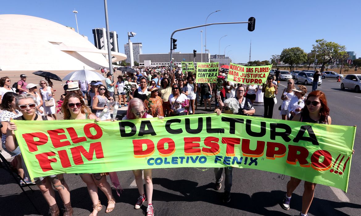 Brasília - Caminhada das Flores repudia abuso e agressões contra as mulheres (Wilson Dias/Agência Brasil)