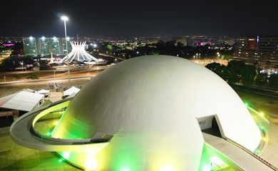 Brasília se ilumina de verde e amarelo dois dia antes do confronto Brasil x Peru pelas Eliminatórias da Copa do Mundo _ em 13/10/2024