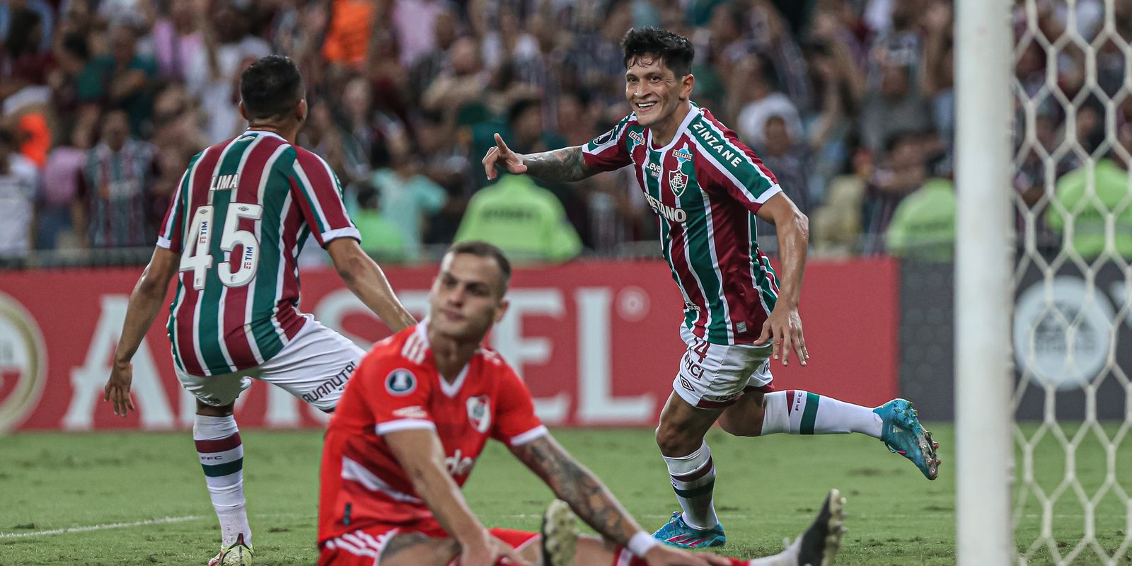 Com três gols de Cano, Fluminense goleia River Plate na Libertadores