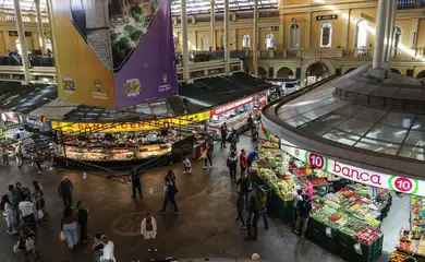 Porto Alegre (RS), 26/04/2025 – Vista geral do Mercado Municipal de Porto Alegre. A um ano o estado foi atingido por temporais que afetou mais de 400 municípios gaúchos, tiveram bairros inteiros alagados. A ,maior tragédia climática da história, deixou pelo menos 147 mortos e afetou mais de 2,1 milhões de pessoas.
Foto: Joédson Alves/Agência Brasil