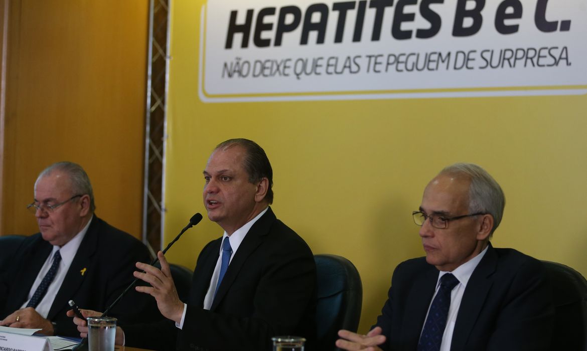 Brasília - O ministro da Saúde, Ricardo Barros, anuncia novas ações para tratamento da hepatite C (José Cruz/Agência Brasil)