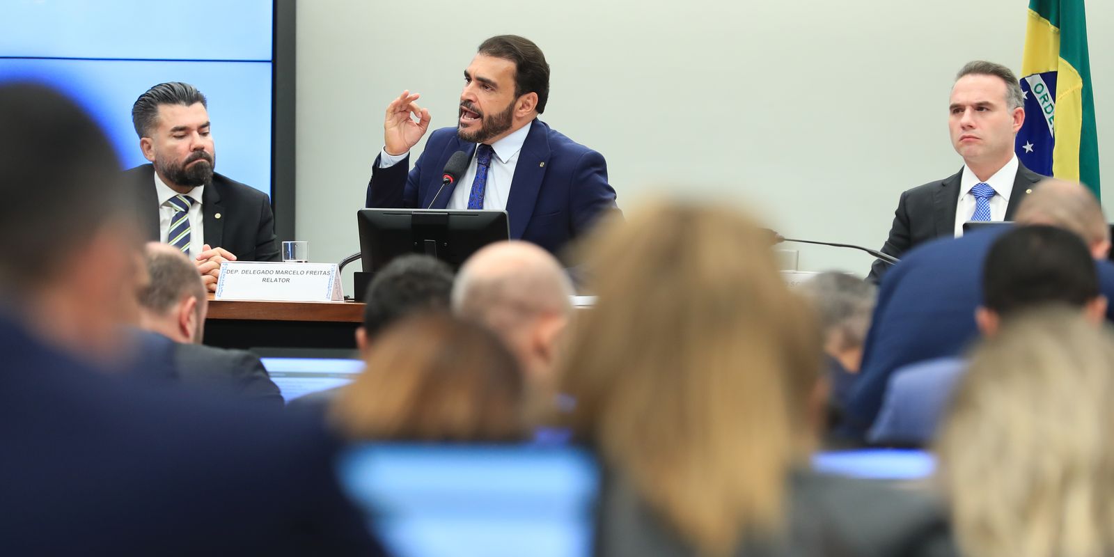 Ética: relator pede arquivamento de ação contra Eduardo Bolsonaro