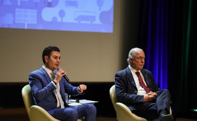 Rio de Janeiro (RJ), 09/02/2026 – O ministro das Cidades, Jader Filho e o presidente do Banco Nacional de Desenvolvimento Econômico e Social (BNDES), Aloizio Mercadante durante abertura do evento Superciclo de Investimentos em Infraestrutura – Avanços e Desafios, na sede do banco, no centro do Rio de Janeiro. Foto: Tomaz Silva/Agência Brasil