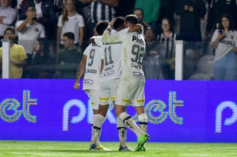 Santos Vence O Botafogo E Sobe Na Tabela Do Brasileirão | EBC Rádios