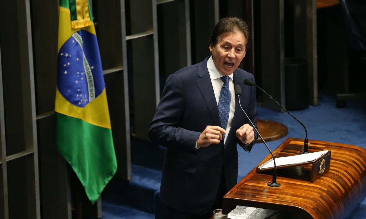 Brasília - Os senador Eunício Oliveira concorre ao cargo de Presidente da Casa (Fábio Rodrigues Pozzebom/Agência Brasil)
