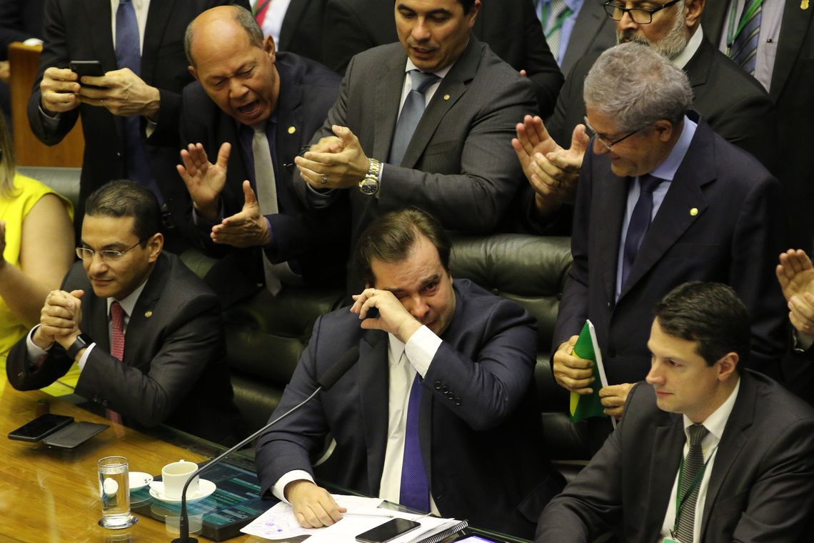 O presidente da Câmara, Rodrigo Maia, durante comemoração da aprovação do  texto-base da reforma da Previdência na Câmara dos Deputados