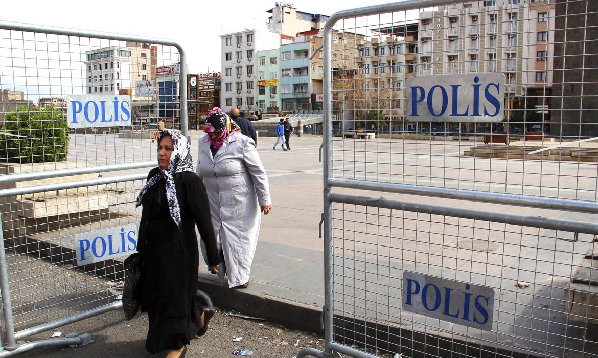 Diyarbakir (Turquia) - Cidade de Diyarbakir, no Sudeste da Turquia, é considerada a capital dos curdos. O local é palco de combates entre governo e o grupo PKK. Por isso, continua cercado pela polícia, que obriga os moradores a se