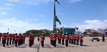 TV Brasil exibe a cerimônia da troca das bandeiras em Brasília