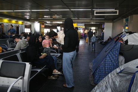 São Paulo (SP), 27/11/2023 - Refugiados afegãos com visto humanitário acampam no Aeroporto Internacional de Guarulhos a espera de abrigo. Foto: Rovena Rosa/Agência Brasil