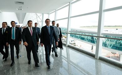 O presidente Jair Bolsonaro, acompanhado do presidente do Senado, Davi Alcolumbre, inaugura o novo terminal de passageiros do Aeroporto Internacional de Macapá.