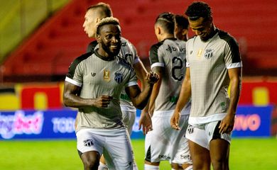 Ceará goleia Sport em plena Ilha do Retiro, se classifica e praticamente elimina o rival.